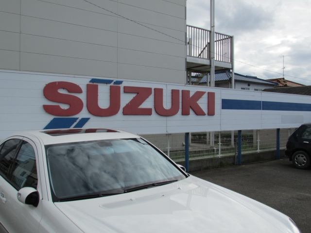 在庫をご覧いただければ分かると思いますが、ほとんどの車がワンオーナー車・整備記録簿付きの車で揃えており、次乗っていただくお客様に安心してお渡しできるように努めています。