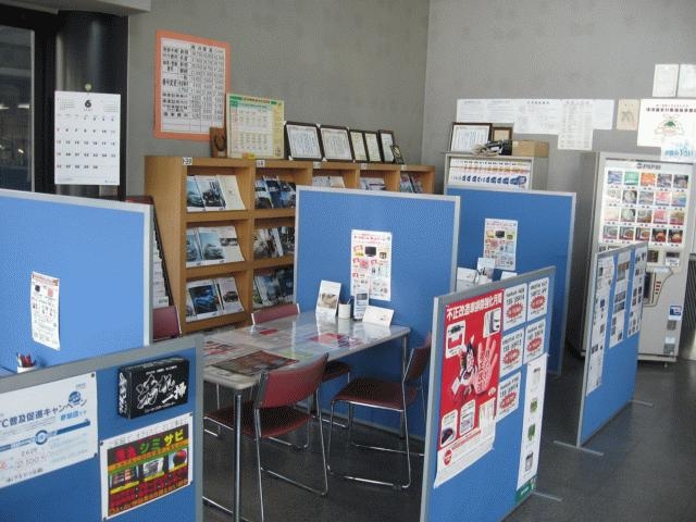 坂出南インター近くにございます(有) アキヤマ自販です。昭和５９年創業。坂出の現在の場所で、２０数年かわらずに営業いたしております。