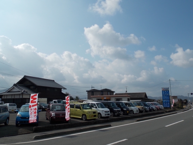 当社の在庫は高走行の車が多いですが、高走行だからといって状態が悪いわけではありません。オイル交換の頻度や全オーナー様の使用状況によって状態は様々です。