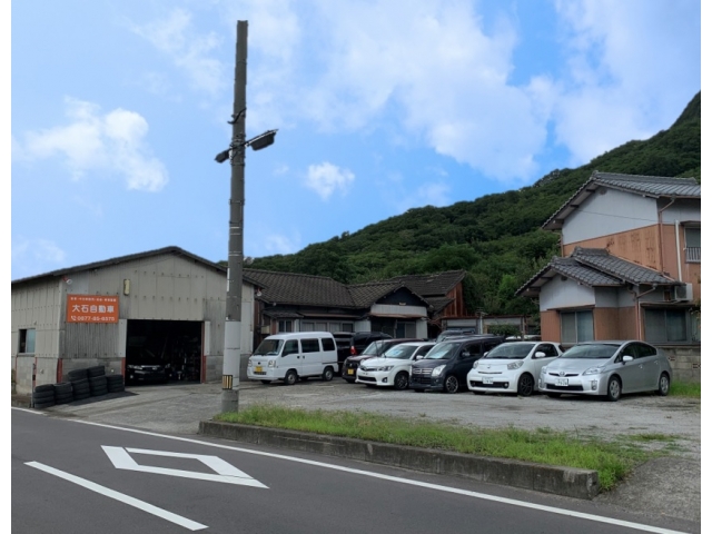 販売価格を抑えるため少人数で経営しております。店舗不在の時間もございますので、来店前にお電話いただけると大変ありがたいです。