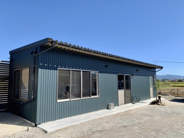 この建物を目印にご来店ください！