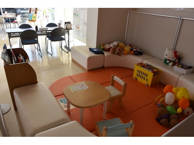 小さなお子さん連れのパパママのためにキッズスペースもございます。目の届く店内でゆっくり商談ができます☆