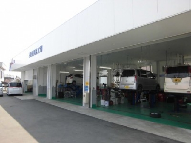 中古車も常時２０台以上展示致しております。人気の軽自動車から軽トラまで様々な車種をご用意。