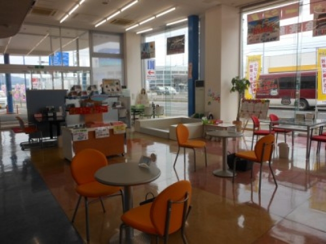 点検・修理の待ち時間をゆったりと過ごしていただけるよう、雑誌・新聞・ＴＶ・ドリンク各種をご用意しております。