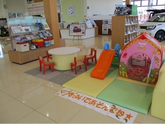 キッズコーナー完備でございます♪ドリンクサービスもございますので、親子でくつろぎくださいませ☆