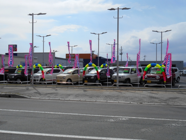 当店の車検付メンテナンスパックを中古車ご購入時加入の特典１、純正ナビ⇒ ５万円引き２、CDオーディオ⇒5千円