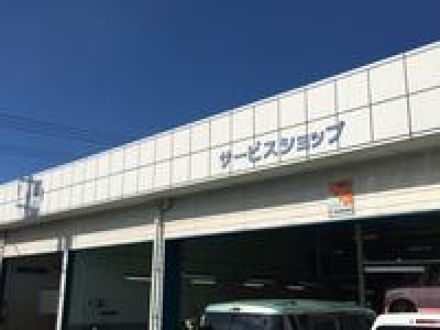 ◇ 店舗隣接の工場でお客様のおクルマをすぐにメンテナンス！ ◇