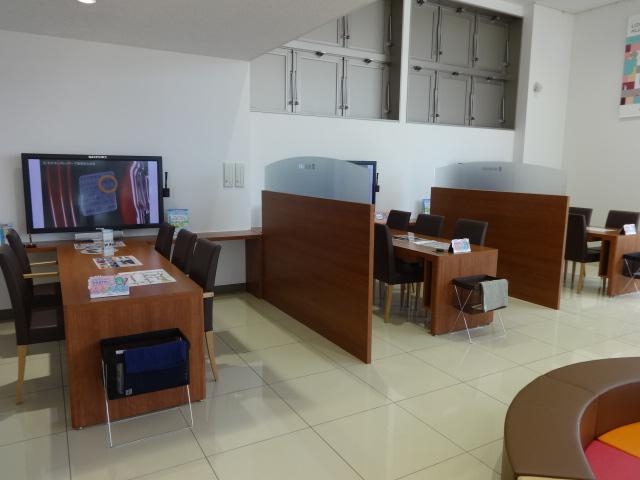 キレイなショールームでお寛ぎいただけます！