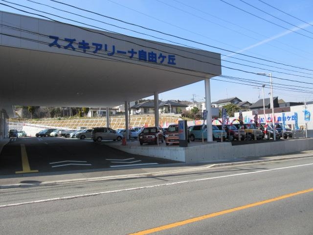 当店は多種類の展示車、試乗をご用意しておりますのでご希望のお車を見つけられるはずです。