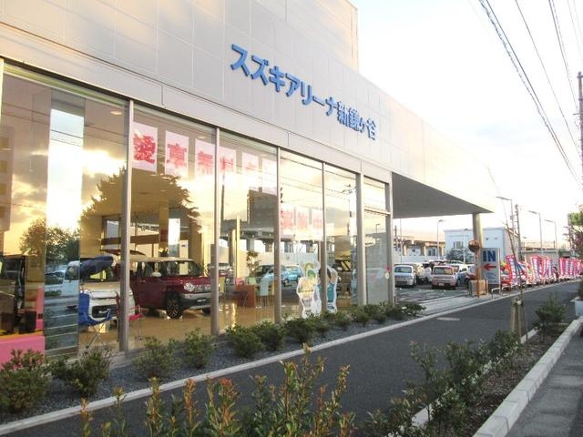 鎌ヶ谷市役所の向かい側にスズキの看板とお店が見えます！