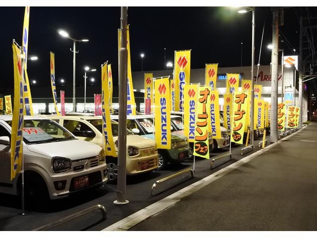 夜でも明るく見やすい展示場です！暗くなってもお車の状態を確認できます。