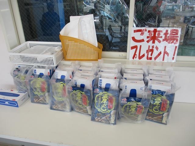 在庫50台！！広々展示場であなたの愛車がきっと見つかります！お気軽にご来店下さい！