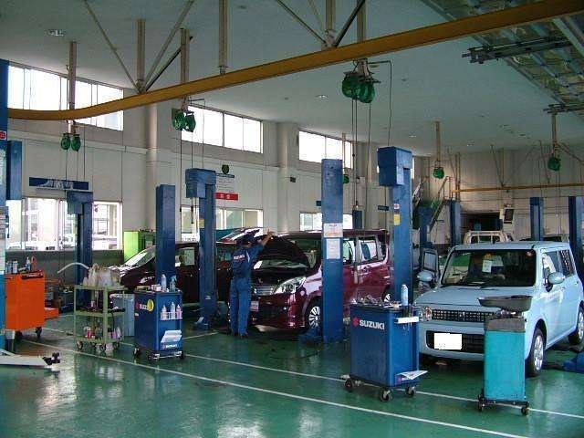 自社整備工場も併設しております。アフターサービスもお任せ！