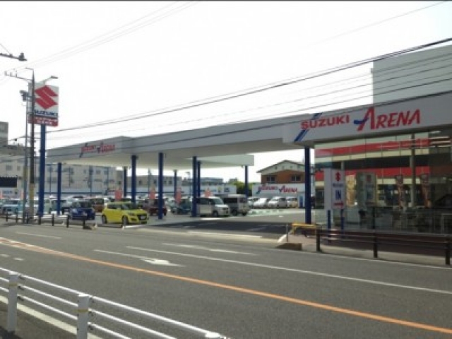 展示場も屋根付きで、雨の日でもごゆっくりご覧いただけます！みなさまのご来店をスタッフ一同お待ち申し上げております♪