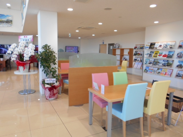 ゆったりとくつろいでいただける広～い店内！