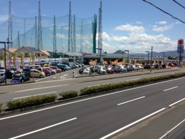 当店は 中古車をメインに販売している拠点です。