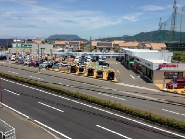 中古車・新車の展示を多数取り揃え、お気に入りの１台探しをお手伝いします。