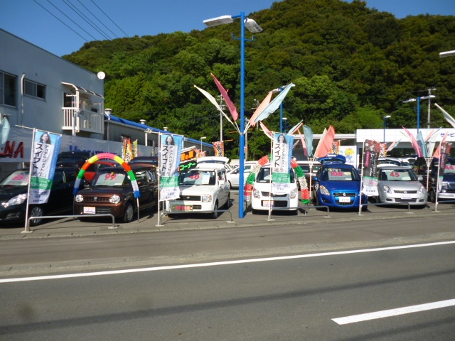 最大５０台の中古車展示スペースは、お買い得な中古車でいっぱいです！