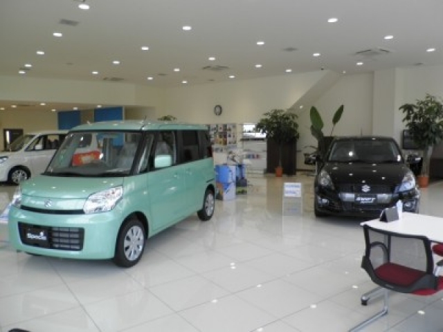 明るく広いショールームです。