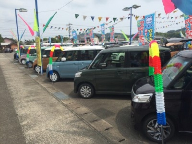 豊富な展示車からお好みのお車を一緒に探してみませんか。明るく元気なスタッフが車探しをお手伝いさせていただきます。