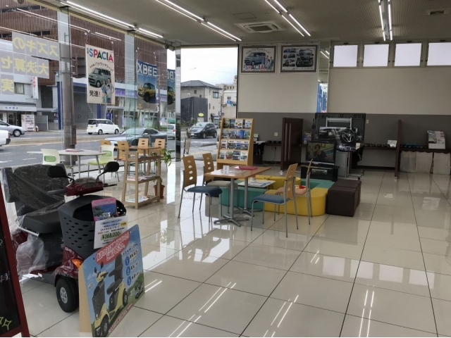 お車のご購入・自動車保険・車検・点検・板金 上町店に何でもお任せください！