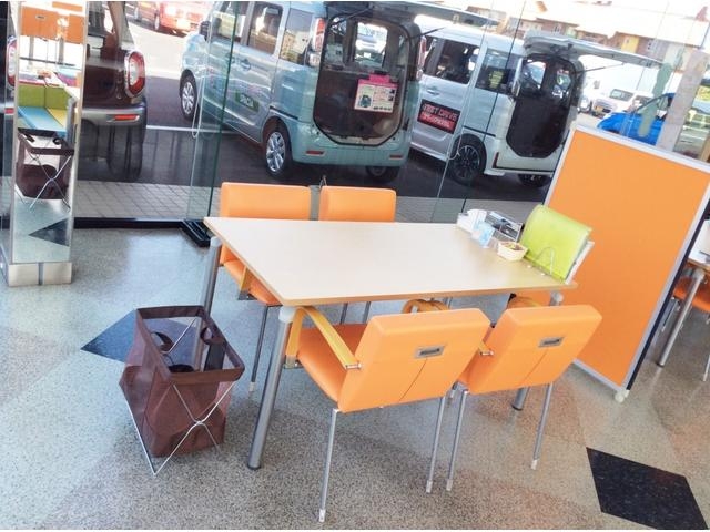 明るい店内でゆったりと過ごせるように心がけています。