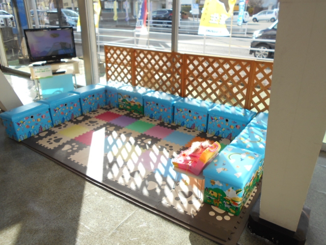 お子様用のキッズコーナーもございます。お母様も安心してお車をご検討下さい（＾＾）