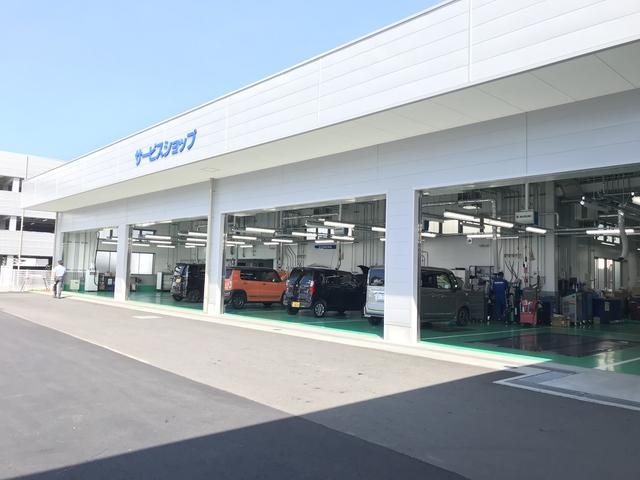 納車前に当店のサービス工場でしっかりと点検・整備を行います。ご購入後も安心してお乗り頂けます！