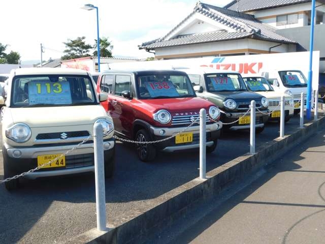 お買い得な中古車を展示しております。ご希望の中古車がありましたらお気軽にご相談下さい。