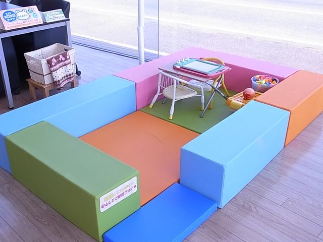 キッズスペース完備。小さなお子様とご一緒に来店されても楽しく遊べます。