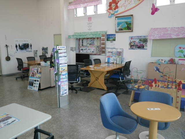 明るいショールームです。