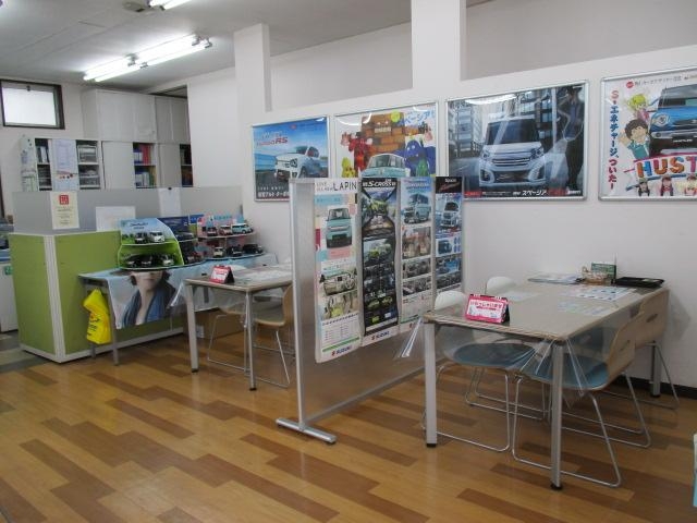 店内も小さいながらもスタッフ一同、明るく元気にお出迎えの精神でご来店お待ちしております★