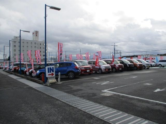 中古車展示80台！！大型展示場の中からお客様にぴったりのお車をご紹介致します！