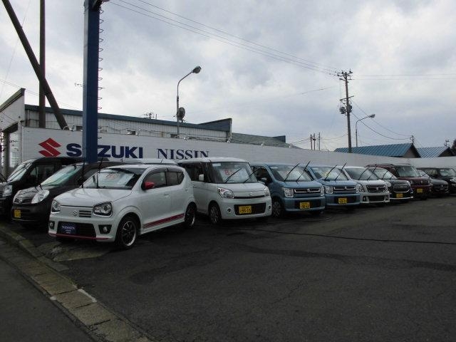 各社中古車を展示中！軽自動車をお探しの方、当店に来た際には良い車に出会えるよう全力でサポート！