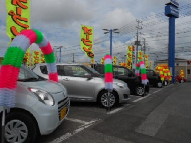 当店では、スズキのお店で試乗や代車で半年～１年使用していた車をメインに、お求めやすい低年式のお車まで幅広く販売しております。