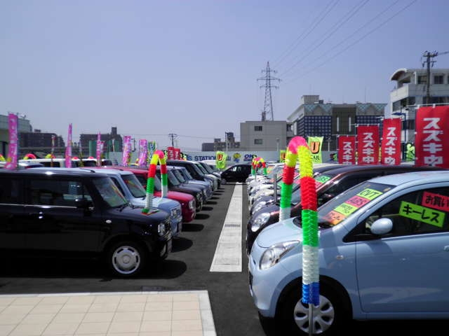 常時7０台のプロが厳選した中古車が展示してあります。ぜひご来店くださいませ！！