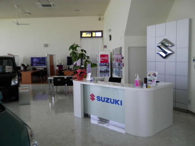 白を基調としたさわやかなショールーム。