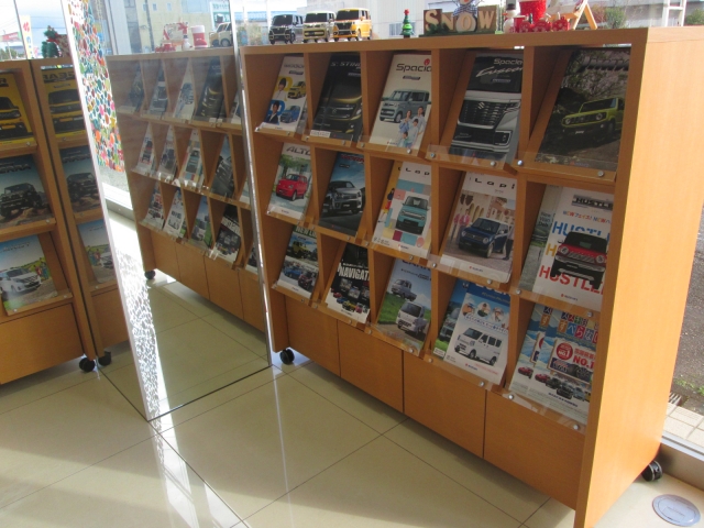 カタログ、オプションカタログ取り揃えております。お気軽にご来店ください。