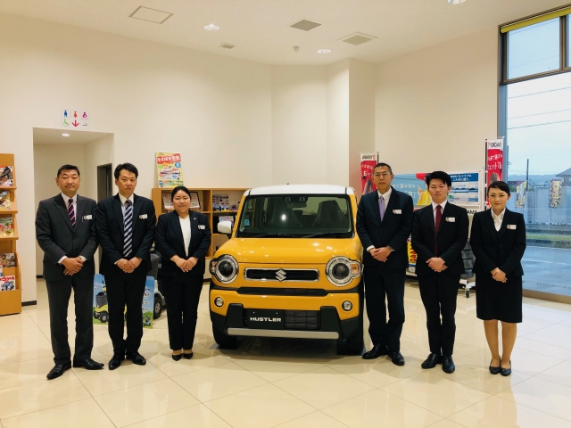 当店は、新車営業5名 中古車営業１名サービススタッフ７名 アシスタント２名合計１５名のお店です。新しいお店にぜひご来店ください！