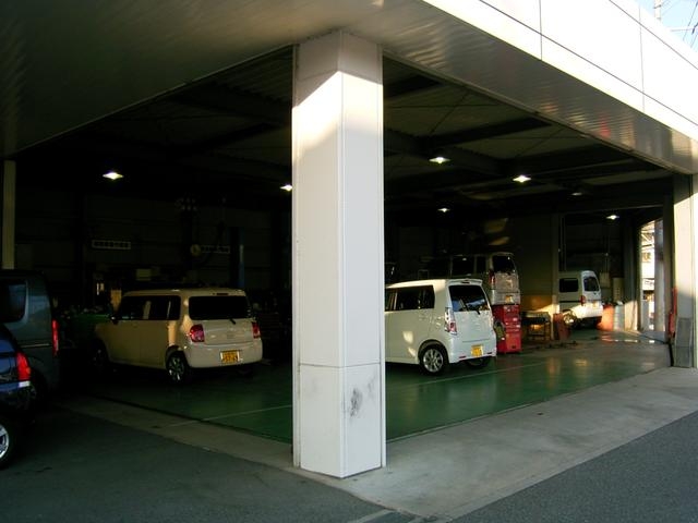 サービス工場も併設！オイル交換から車検まで、アフターサービスおまかせください！