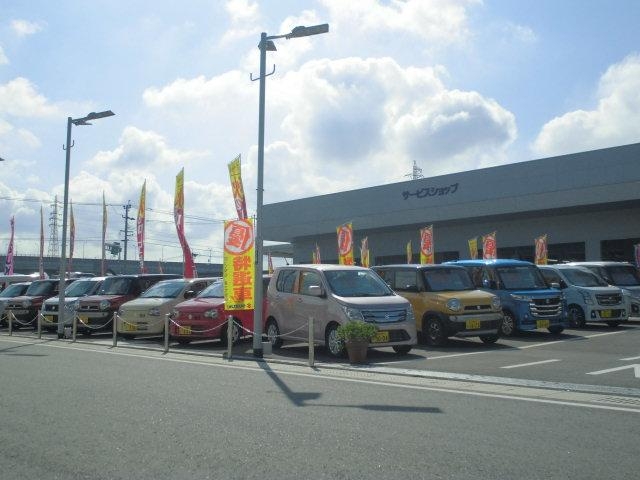 中古車の展示も車種別で選びやすく 在庫に無いお車もお探し致します。お気軽にご相談くださいませ。