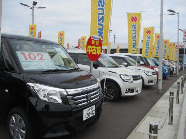 厳選された上質の中古車を常時１００台近く展示しております。ぜひ一度ご来店ください。