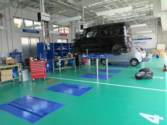 ご購入頂く前もご購入頂いた後も安心してお乗り頂けるように綺麗なピットでしっかり点検・整備を行います。