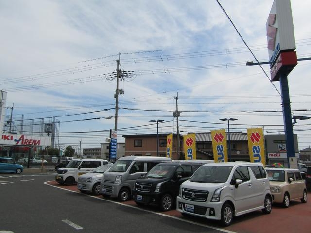 厳選した高年式中古車を展示しています。