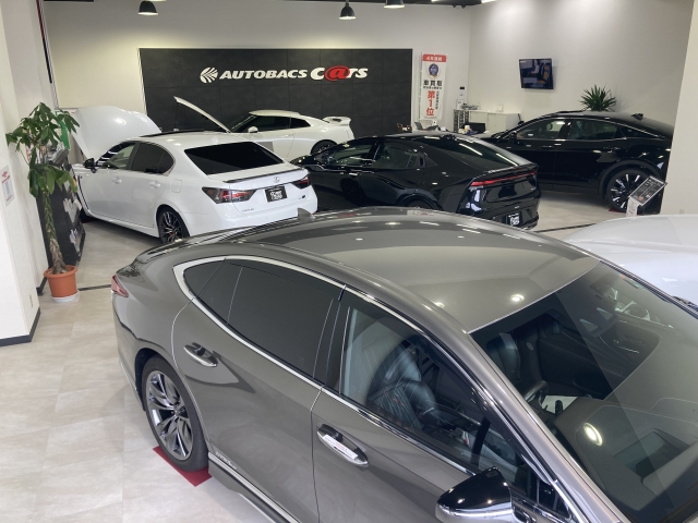 ｃ＠ｒｓ専用のショールームを併設しており、滅多に見られないレアな車やカスタムカーを展示しております！
