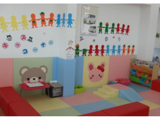 商談ルーム＆待合スペースです！もちろんキッズコーナーも完備しております。