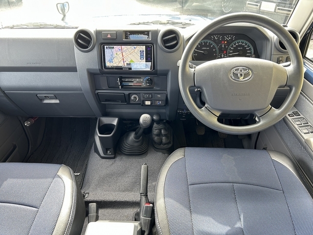 トヨタ ランドクルーザー70   埼玉県の詳細画像 その2