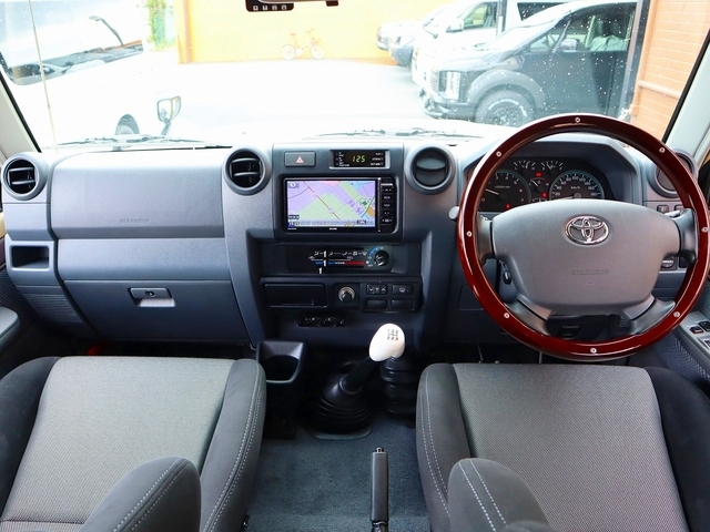 トヨタ ランドクルーザー70   神奈川県の詳細画像 その3