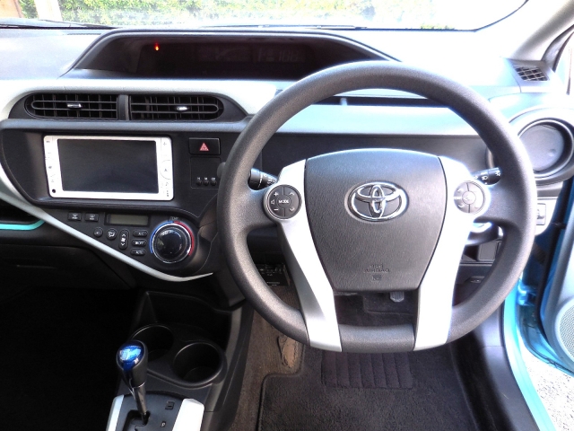トヨタ アクア 1.5 S  東京都の詳細画像 その3