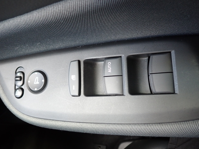 ホンダ フィット 1.3 ベーシック  福岡県の詳細画像 その8